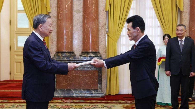 Tổng Bí thư Tô Lâm tiếp Đại sứ Triều Tiên tại Việt Nam Ri Sung Guk đến trình Quốc thư (Hà Nội, ngày 12-8-2024)