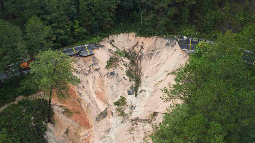 Đèo Mimosa bị sạt lở nghiêm trọng Đèo Mimosa bị sạt lở nghiêm trọng