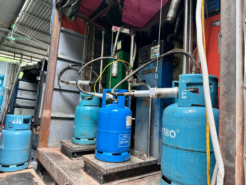 Hệ thống dẫn khí lắp đặt ngay trên thùng xe ô tô Hệ thống dẫn khí lắp đặt ngay trên thùng xe ô tô