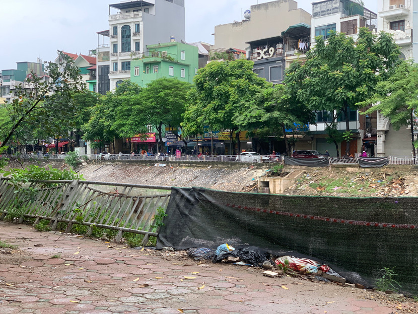 Hình ảnh xấu xí, mất an toàn ở nhiều tuyến sông tại Hà Nội