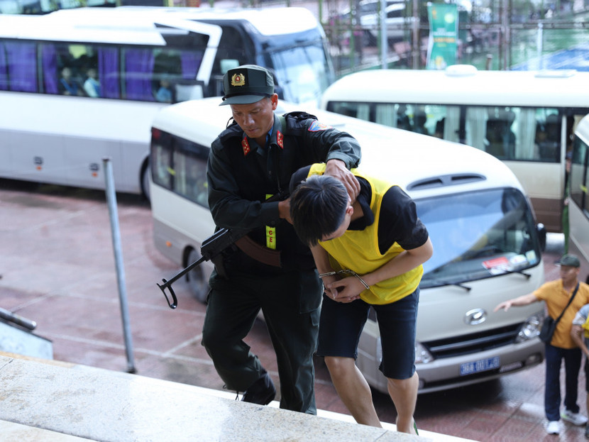 Khống chế đối tượng trong đường dây phạm tội