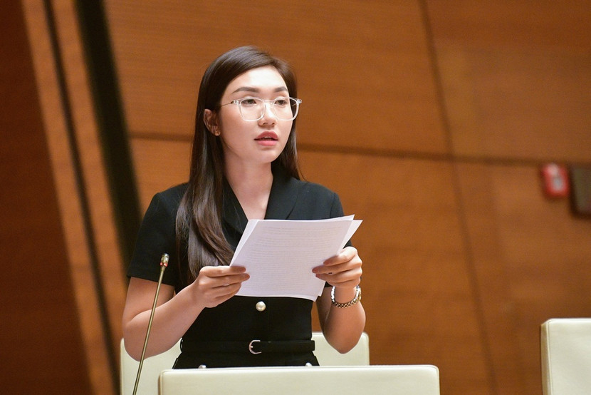 Đại biểu Quàng Thị Nguyệt (đoàn Điện Biên) phát biểu