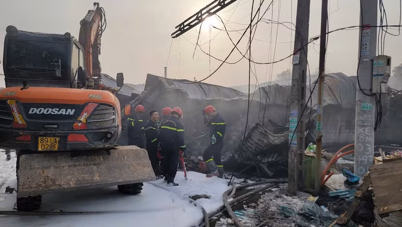 Lực lượng chức năng khống chế xong đám cháy