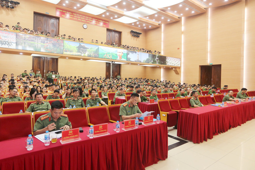 Có gần 3.000 đảng viên, cán bộ, chiến sỹ của CATP tham dự hội nghị quan trọng này Hình ảnh tại hội trường trung tâm CATP và các điểm cầu