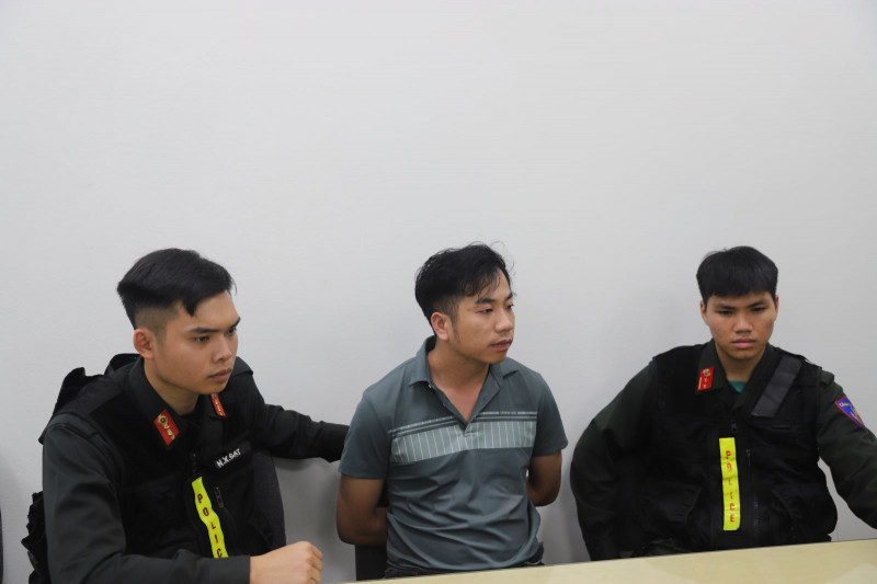 Đối tượng Hoàng Văn Đông tại cơ quan điều tra Đối tượng Hoàng Văn Đông tại cơ quan điều tra