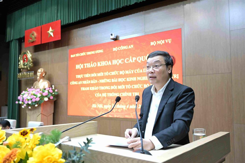 Thứ trưởng Bộ Nội vụ Trương Hải Long phát biểu đề dẫn hội thảo.