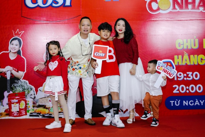 Nhạc sĩ Nguyễn Hải Phong tâm sự: "Trong một tuần quay, cảm xúc của tôi vẫn vẹn nguyên. Đã lâu lắm rồi, gia đình chúng tôi mới được rời xa thành thị, rời xa thiết bị điện tử,... Tôi rất sung sướng" Nhạc sĩ Nguyễn Hải Phong tâm sự: "Trong một tuần quay, cảm xúc của tôi vẫn vẹn nguyên. Đã lâu lắm rồi, gia đình chúng tôi mới được rời xa thành thị, rời xa thiết bị điện tử,... Tôi rất sung sướng"