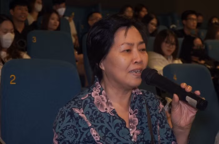 Nhiều khán giả lớn tuổi đã không cầm được nước mắt khi xem "Mùa hè đẹp nhất" Nhiều khán giả lớn tuổi đã không cầm được nước mắt khi xem "Mùa hè đẹp nhất"