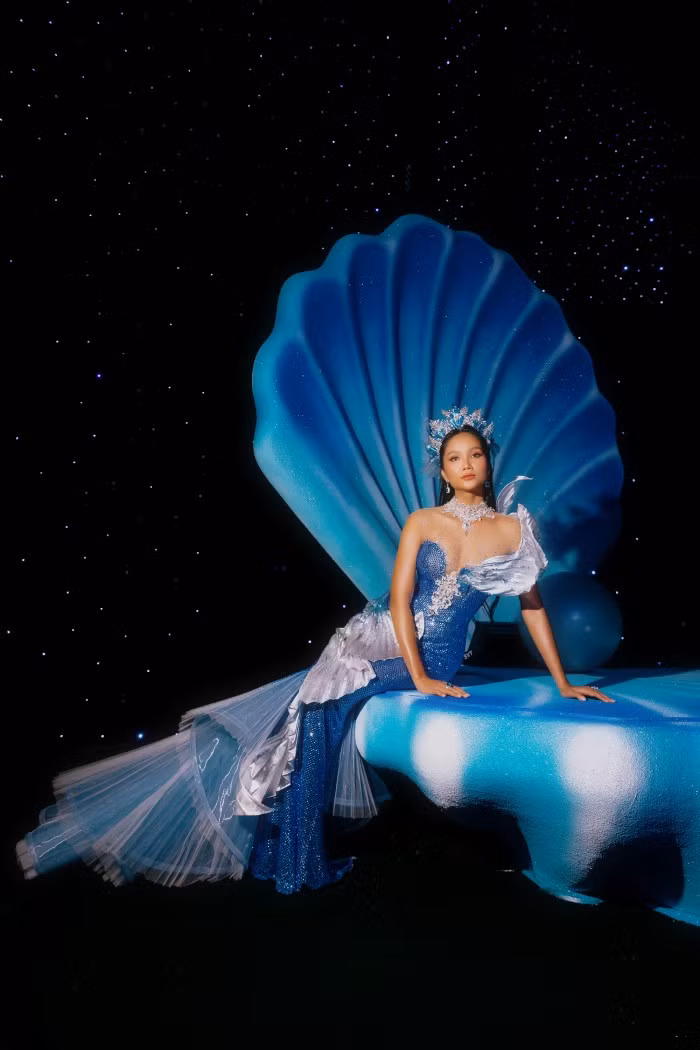 Đây không phải lần đầu H’Hen Niê hoá thân thành công chúa Disney. Cô từng có dịp hoá thân thành Cinderella (Lọ Lem), Jasmine (Aladin &amp; cây đèn thần), Raja (Raja &amp; rồng thần cuối cùng)...