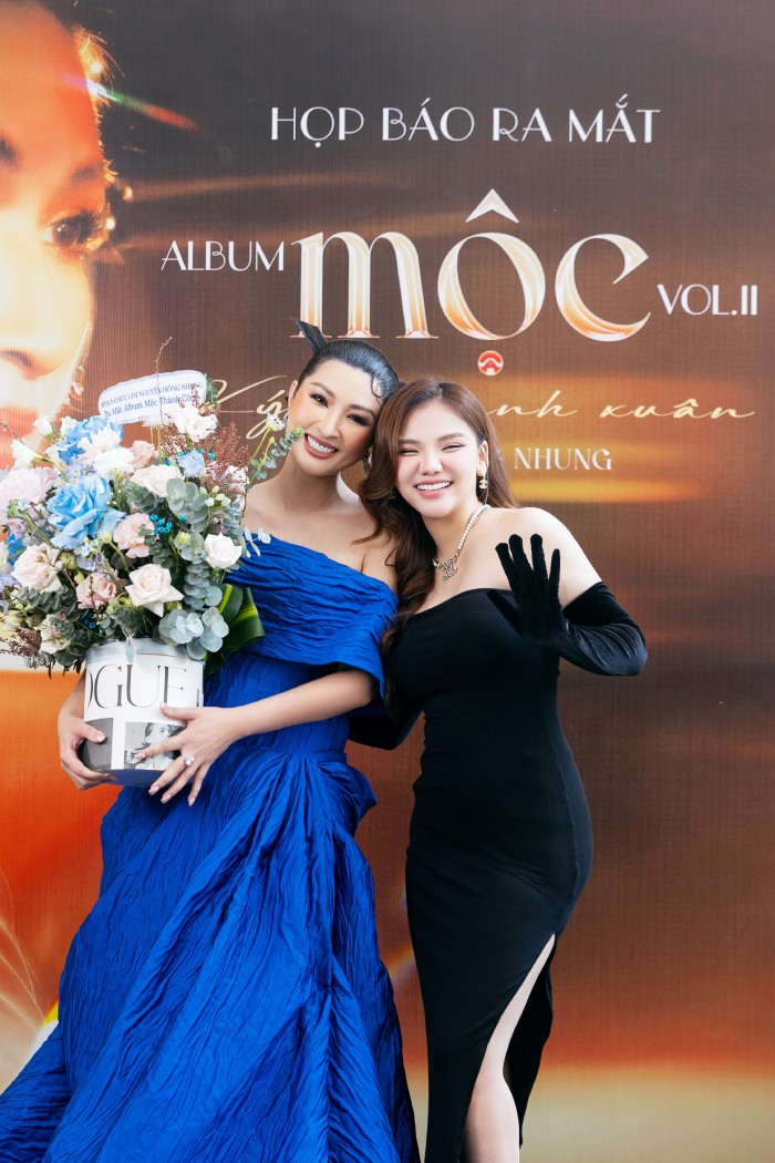 Myra Trần đến chia vui cùng đàn chị Myra Trần đến chia vui cùng đàn chị