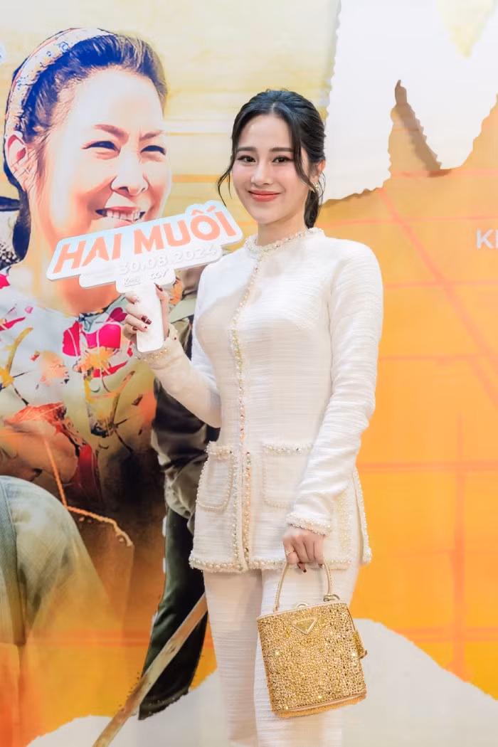 Ca sĩ Tố My trong ngày ra mắt phim "Hai Muối"