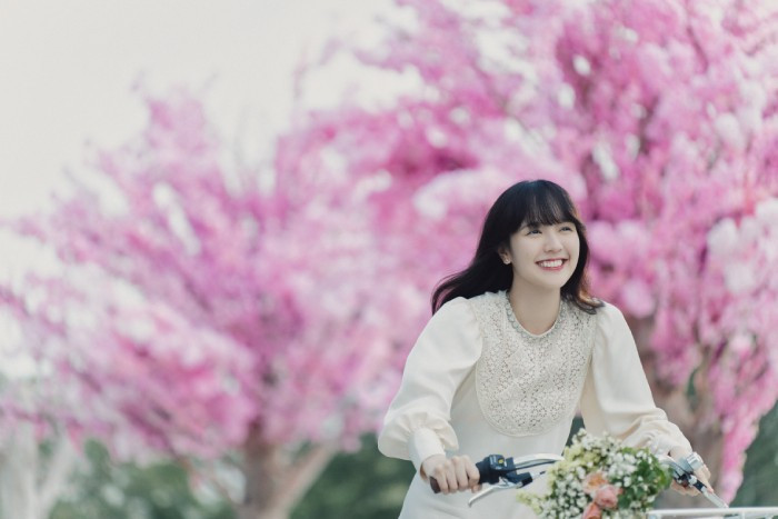 Hải Tú xinh đẹp rạng ngời bên Sơn Tùng trong MV "Chúng ta của tương lai" Hải Tú xinh đẹp rạng ngời bên Sơn Tùng trong MV "Chúng ta của tương lai"