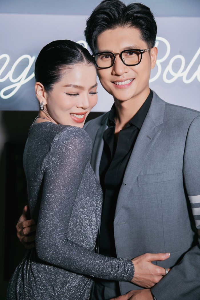 Cặp đôi Lệ Quyên - Lâm Bảo Châu cực đẹp đôi khi xuất hiện tại liveshow của đàn anh