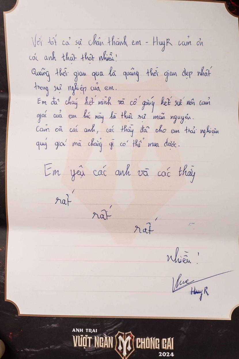 Ca - nhạc sĩ HuyR tiếc vì chưa cho con trai đến phim trường xem bố làm việc được Ca - nhạc sĩ HuyR tiếc vì chưa cho con trai đến phim trường xem bố làm việc được