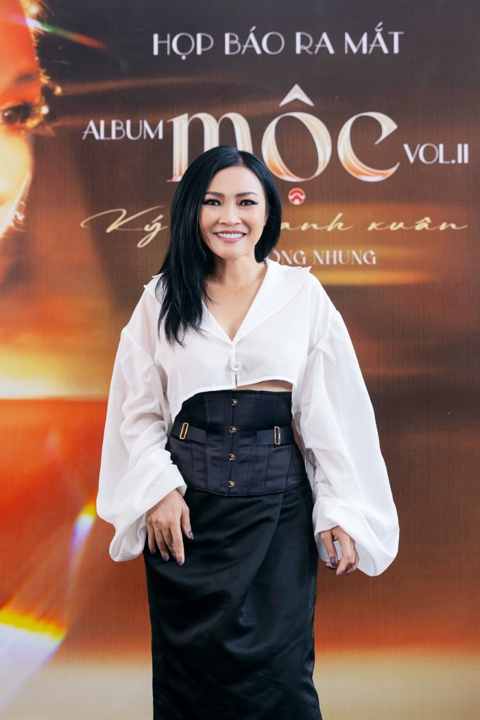 Ca sĩ Phương Thanh trẻ trung đến chúc mừng đồng nghiệp Ca sĩ Phương Thanh trẻ trung đến chúc mừng đồng nghiệp