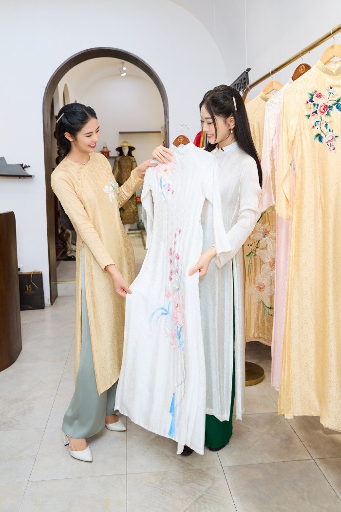 Hai nàng hậu đã có 6 năm đồng hành cùng nhau trong nhiều hoạt động và có mối quan hệ thân thiết Hai nàng hậu đã có 6 năm đồng hành cùng nhau trong nhiều hoạt động và có mối quan hệ thân thiết