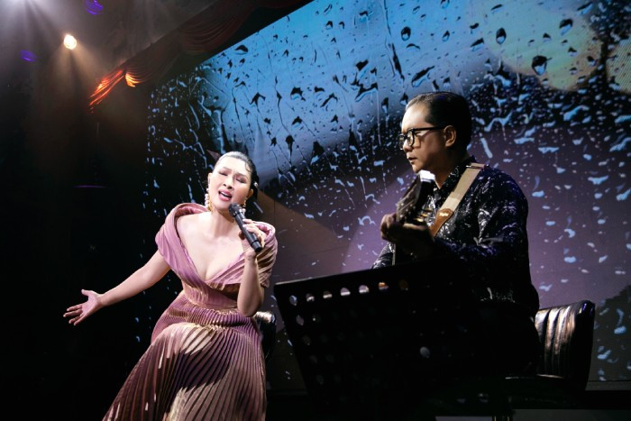 Nguyễn Hồng Nhung trình diễn trong buổi ra mắt album "Mộc vol2" của mình Nguyễn Hồng Nhung trình diễn trong buổi ra mắt album "Mộc vol2" của mình