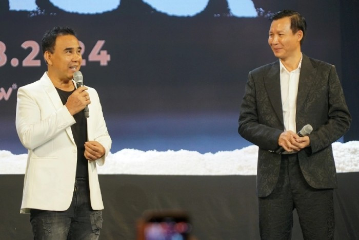 Đạo diễn Vũ Thành Vinh và nghệ sĩ Quyền Linh trong buổi công bố phim điện ảnh "Hai Muối"