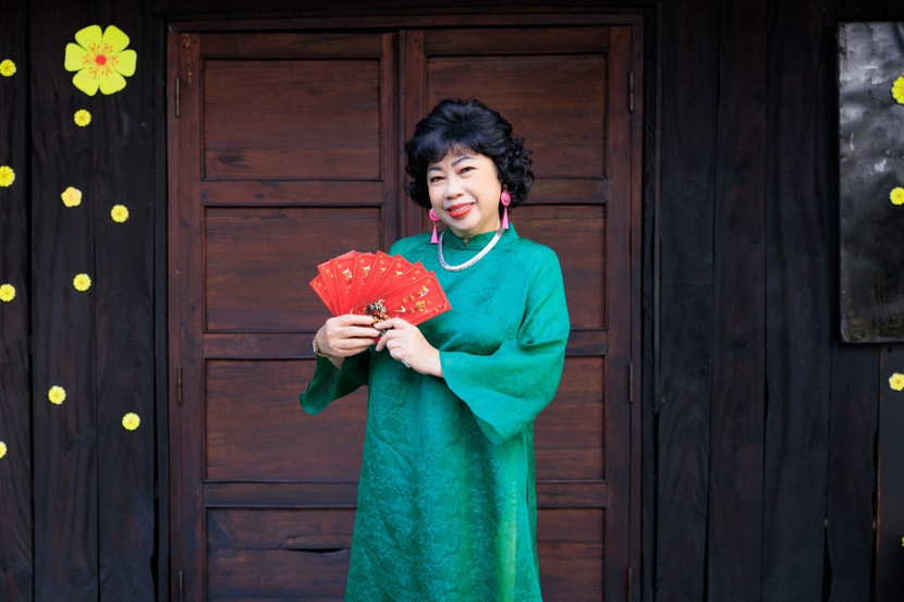 Nghệ sĩ Phi Phụng tham gia "Tết đến rồi về nhà thôi" qua mỗi năm cùng Thu Trang - Tiến Luật