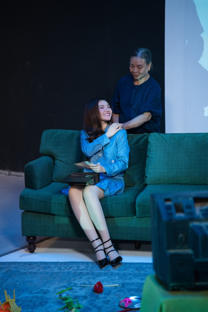 Bà ngoại Myra Trần lần đầu đóng MV cùng cháu gái