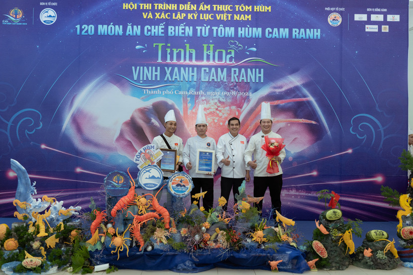 Hội thi trình diễn và chế biến 120 món ăn tôm hùm được xác nhận kỷ lục