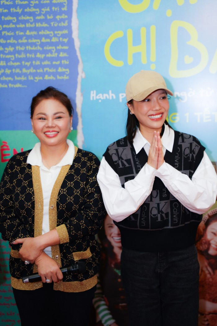 Diệu Nhi - Lê Giang đơn giản trên thảm đỏ ra mắt Diệu Nhi - Lê Giang đơn giản trên thảm đỏ ra mắt