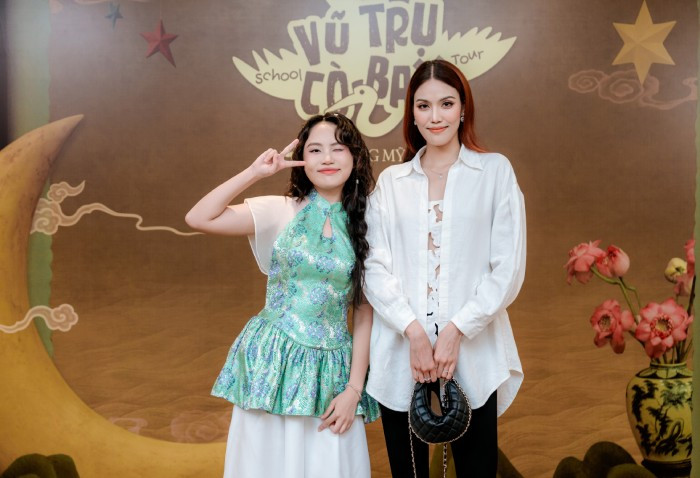 Siêu mẫu Lan Khuê đến chúc mừng "đàn em" Siêu mẫu Lan Khuê đến chúc mừng "đàn em"