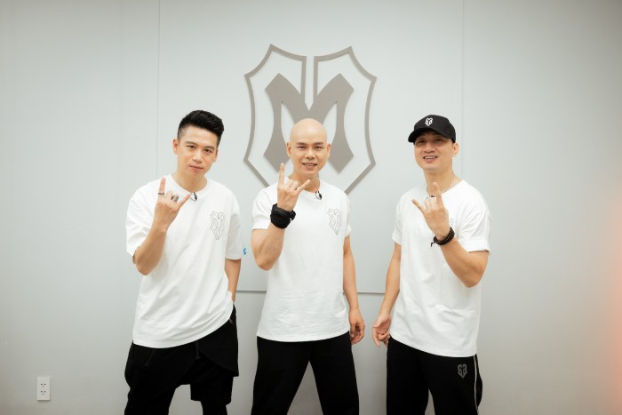 Nhóm "Anh tài sục sôi" gồm MC Thành Trung, ca sĩ Phan Đình Tùng và rocker Đỗ Hoàng Hiệp Nhóm "Anh tài sục sôi" gồm MC Thành Trung, ca sĩ Phan Đình Tùng và rocker Đỗ Hoàng Hiệp