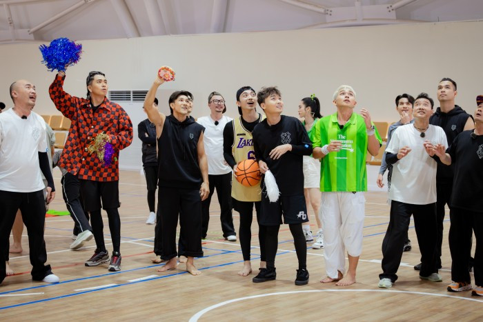 Jun Phạm cùng các "anh tài" trong chương trình