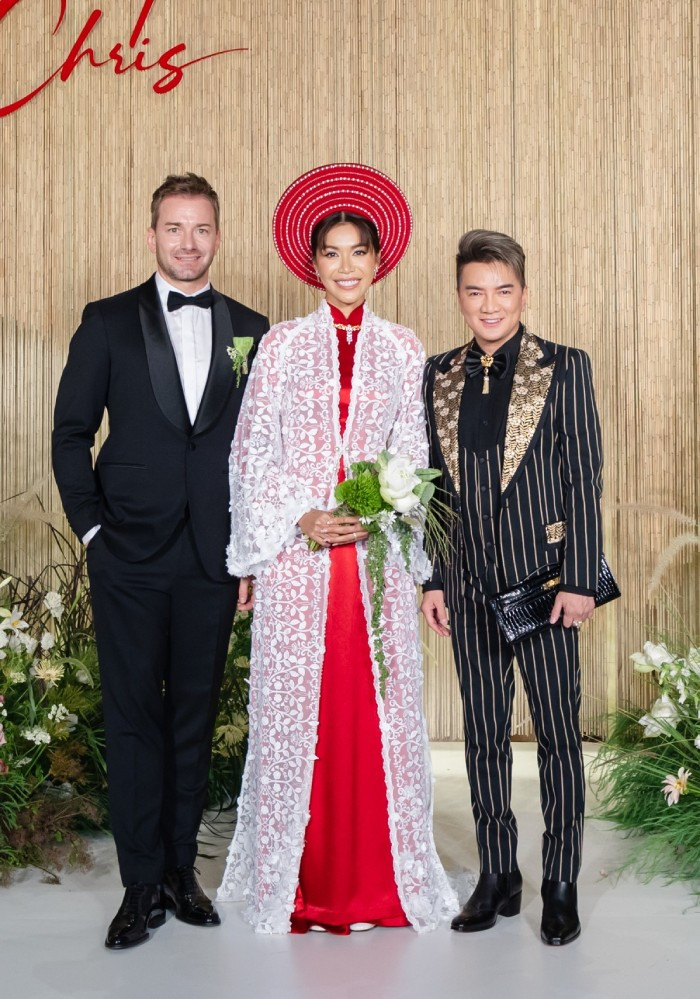 Ca sĩ Đàm Vĩnh Hưng dù đang dành toàn tâm sức cho live show sắp tới vẫn đến chúc mừng &quot;đàn em&quot;