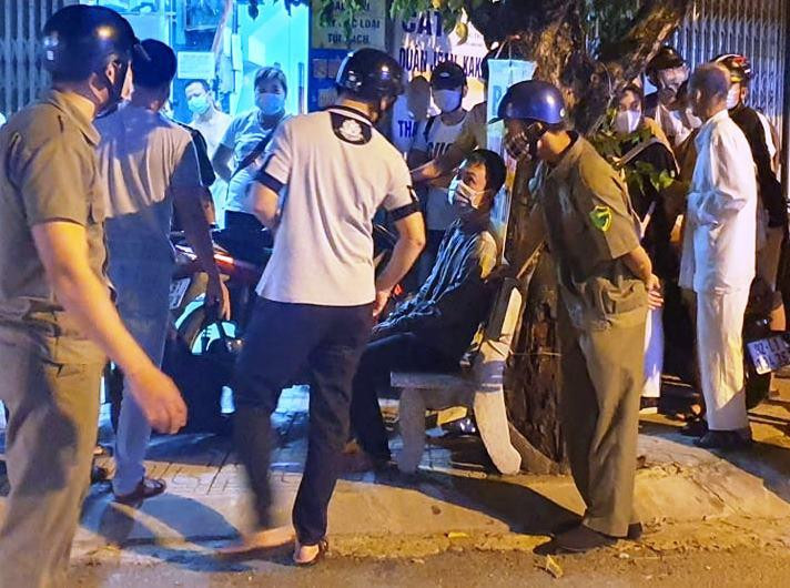 Đối tượng Lê Ngọc Hoàng bị lực lượng chức năng bắt giữ Đối tượng Lê Ngọc Hoàng bị lực lượng chức năng bắt giữ