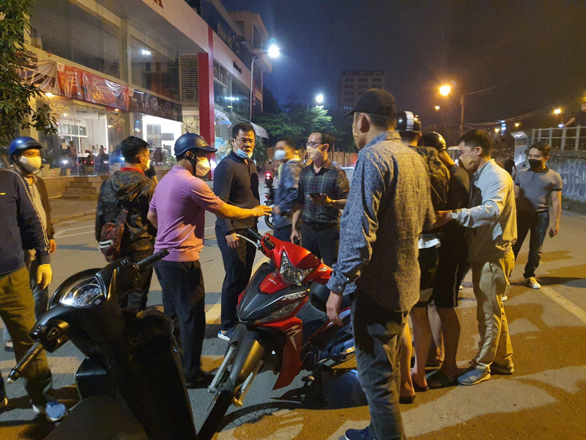 Phòng Cảnh sát giao thông và Phòng Cảnh sát hình sự truy bắt hàng chục đối tượng đua xe và cổ vũ đua xe trái phép Phòng Cảnh sát giao thông và Phòng Cảnh sát hình sự truy bắt hàng chục đối tượng đua xe và cổ vũ đua xe trái phép