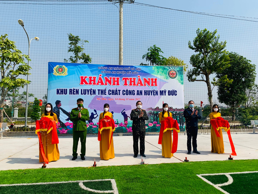 Lãnh đạo CATP, Huyện ủy Mỹ Đức và chỉ huy CAH Mỹ Đức cắt băng khánh thành khu rèn luyện thể chất Lãnh đạo CATP, Huyện ủy Mỹ Đức và chỉ huy CAH Mỹ Đức cắt băng khánh thành khu rèn luyện thể chất