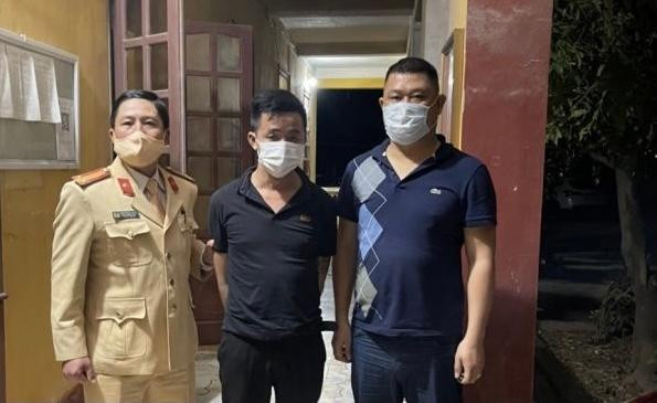 Cảnh sát giao thông và cảnh sát hình sự truy bắt đối tượng giết người