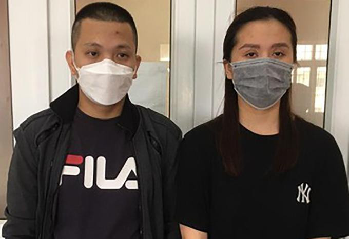 Cặp vợ chồng Vân Anh còn bắt ép "con nợ" phải chụp ảnh sex, khỏa thân để buộc họ phải trả tiền lãi Cặp vợ chồng Vân Anh còn bắt ép "con nợ" phải chụp ảnh sex, khỏa thân để buộc họ phải trả tiền lãi