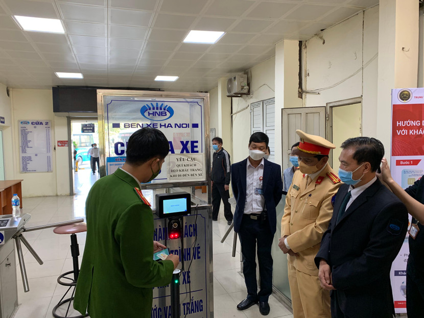 Cục Cảnh sát Quản lý hành chính về trật tự xã hội và Phòng Cảnh sát giao thông lắp đặt camera quét mã QR Code tại các bến xe lớn ở Hà Nội Cục Cảnh sát Quản lý hành chính về trật tự xã hội và Phòng Cảnh sát giao thông lắp đặt camera quét mã QR Code tại các bến xe lớn ở Hà Nội