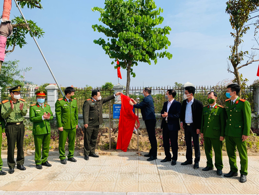 Hàng cây xanh của CAH Mỹ Đức được các cấp lãnh đạo trao tặng, tạo cảnh quan xanh -sạch-đẹp của trụ sở đơn vị Hàng cây xanh của CAH Mỹ Đức được các cấp lãnh đạo trao tặng, tạo cảnh quan xanh -sạch-đẹp của trụ sở đơn vị