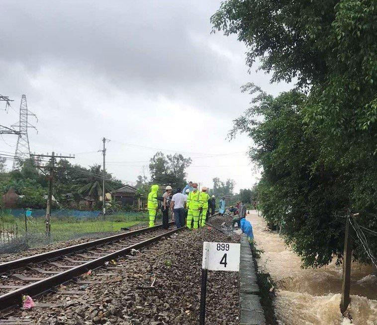 Lực lượng chức năng đảm bảo an toàn giao thông tại các tuyến đường sắt Lực lượng chức năng đảm bảo an toàn giao thông tại các tuyến đường sắt