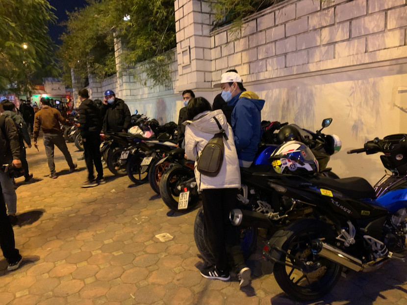 Hàng chục phương tiện, đối tượng bị xử lý, đưa về trụ sở Công an để phân loại, làm rõ hành vi Hàng chục phương tiện, đối tượng bị xử lý, đưa về trụ sở Công an để phân loại, làm rõ hành vi