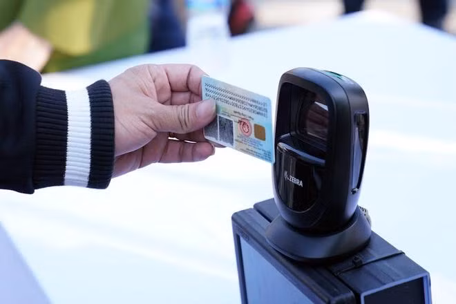 Chỉ huy Phòng Cảnh sát giao thông kiến nghị cần sớm đưa hệ thống camera quét mã QR code vào các nhà ga để phục vụ cho hoạt động kiểm soát hành khách, phòng, chống dịch Covid-19 Chỉ huy Phòng Cảnh sát giao thông kiến nghị cần sớm đưa hệ thống camera quét mã QR code vào các nhà ga để phục vụ cho hoạt động kiểm soát hành khách, phòng, chống dịch Covid-19