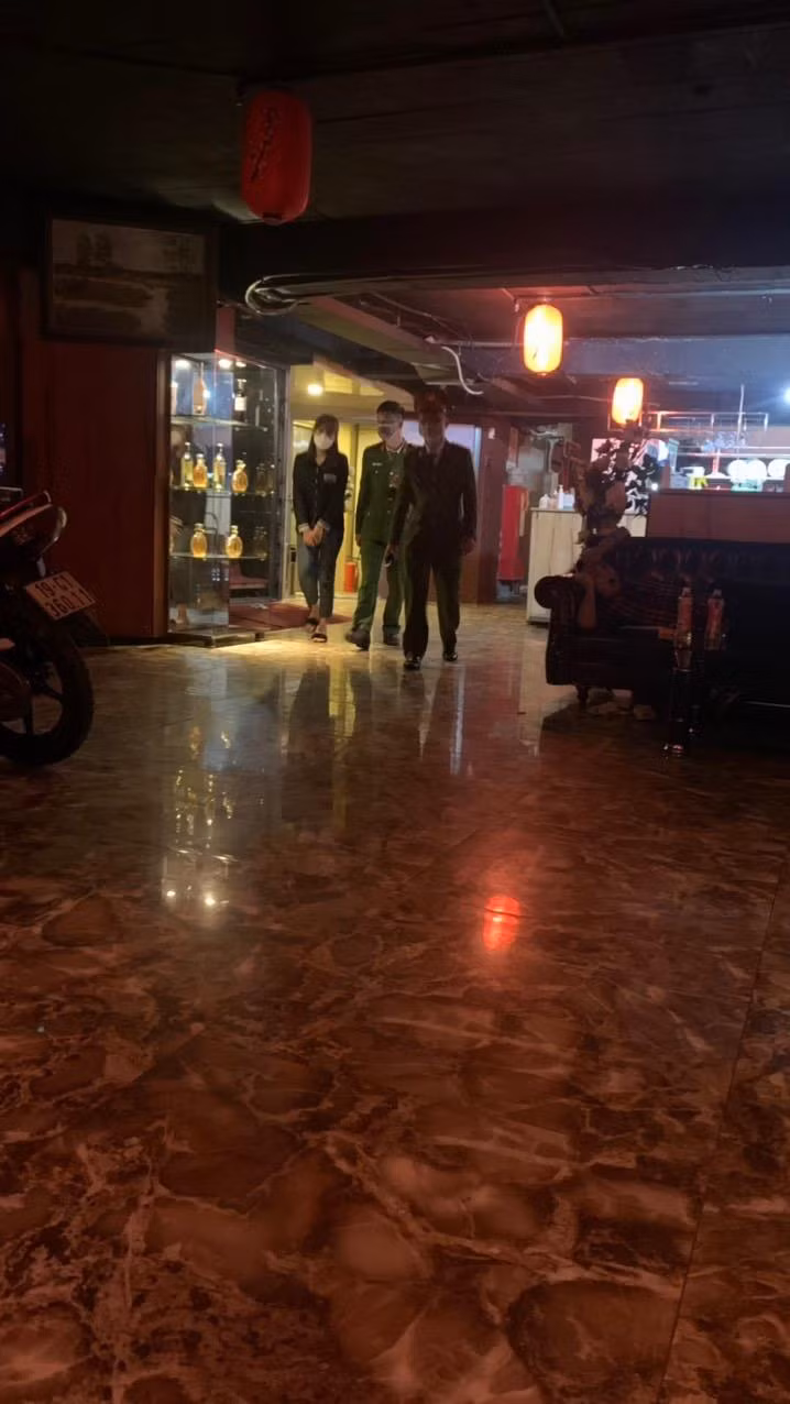 CAP Trung Hoà kiểm tra các phòng karaoke tại cơ sở Monaza