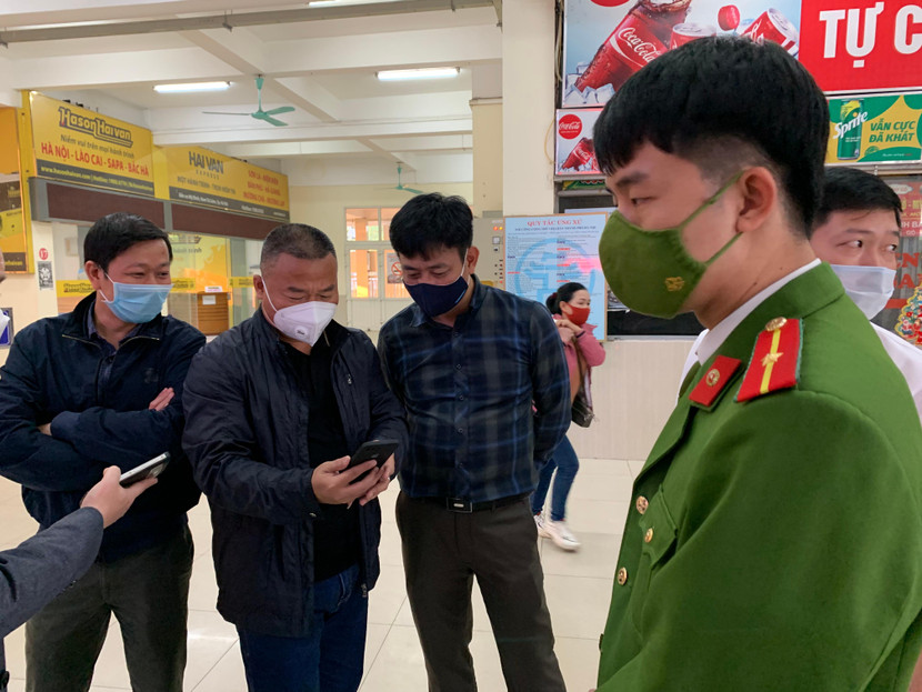 Người dân chỉ cần CCCD gắn chip hoặc điện thoại thông minh là dễ dàng, nhanh chóng, thuận tiện khi quét mã QR Code qua camera Người dân chỉ cần CCCD gắn chip hoặc điện thoại thông minh là dễ dàng, nhanh chóng, thuận tiện khi quét mã QR Code qua camera