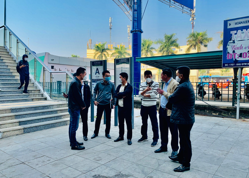 Các điểm lên, xuống ở 12 nhà ga được đảm bảo ATGT, ANTT, xanh, sạch, đẹp, thông thoáng phục vụ hành khách, nhân dân đi lại an toàn...