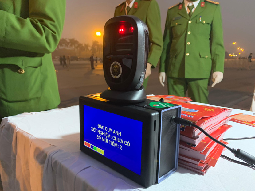 Trong hai trận bóng đá giữa tuyển Việt Nam trên sân Mỹ Đình vừa qua, hệ thống camera quét mã QR code qua thẻ CCCD gắn chíp đã phát huy vô cùng hiệu quả, đảm bảo kiểm soát, phòng chống dịch, an toàn...