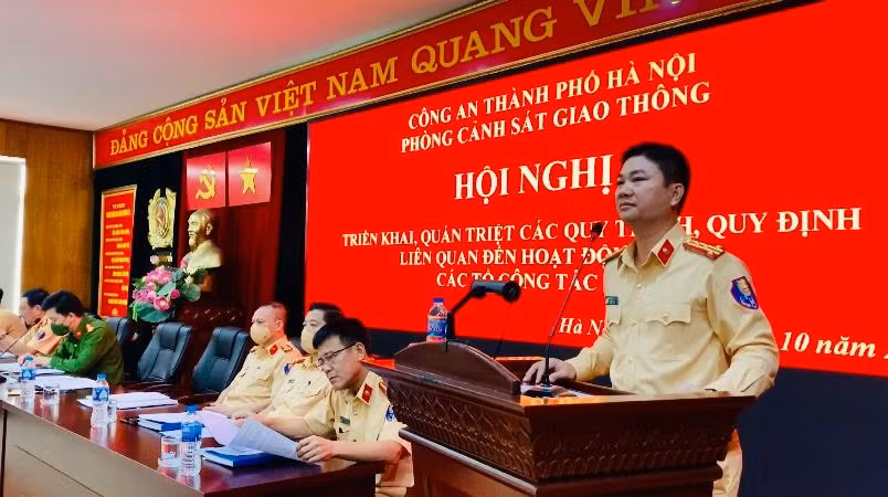 Đại tá Dương Đức Hải, Trưởng Phòng CSGT quán triệt tới từng CBCS những nội dung quan trọng trong Hội nghị