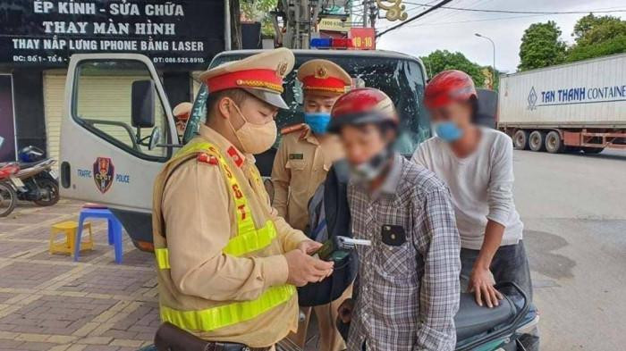 Nhiều lái xe sau thời gian giãn cách xã hội đã vui quá hóa vi phạm nồng độ cồn Nhiều lái xe sau thời gian giãn cách xã hội đã vui quá hóa vi phạm nồng độ cồn