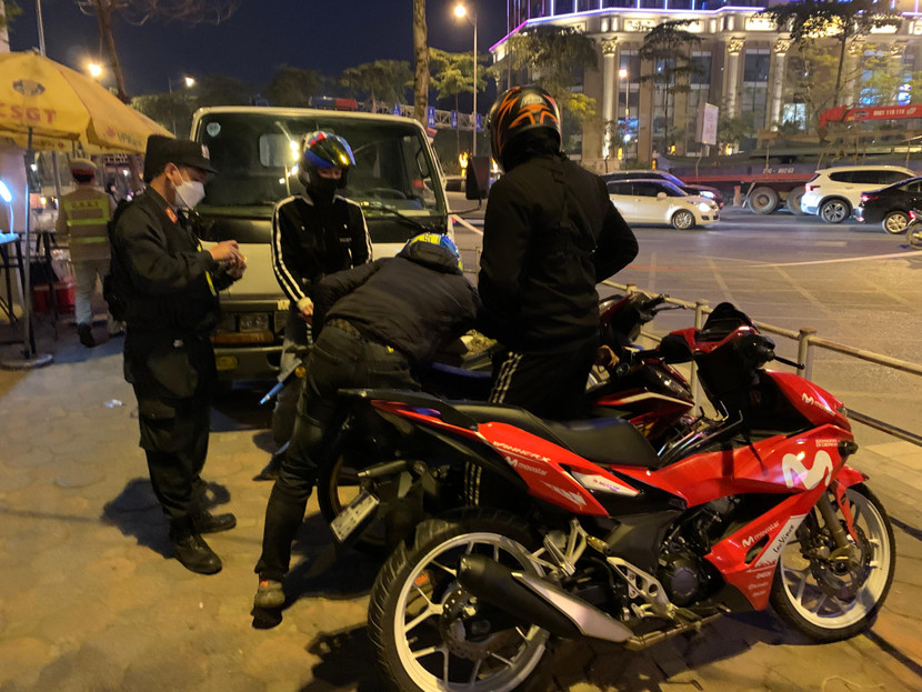 Những xe phân khối lớn đều được độ lại, gia tăng tốc độ và tiếng kêu Những xe phân khối lớn đều được độ lại, gia tăng tốc độ và tiếng kêu