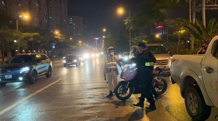 Các đối tượng vi phạm dù cố tình chạy trốn cũng không thoát Các đối tượng vi phạm dù cố tình chạy trốn cũng không thoát