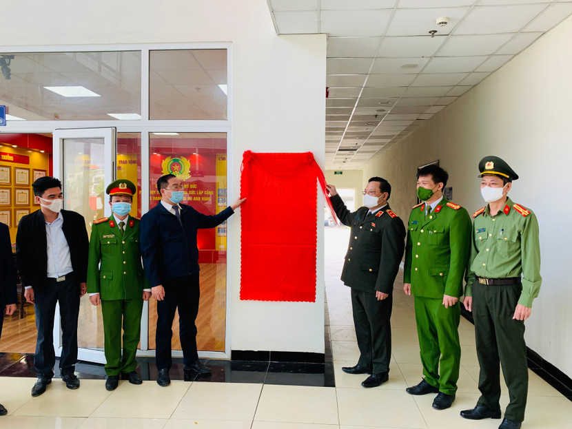 Trung tướng Nguyễn Hải Trung và Lãnh đạo Huyện ủy Mỹ Đức khánh thành phòng truyền thống của CAH Mỹ Đức Trung tướng Nguyễn Hải Trung và Lãnh đạo Huyện ủy Mỹ Đức khánh thành phòng truyền thống của CAH Mỹ Đức