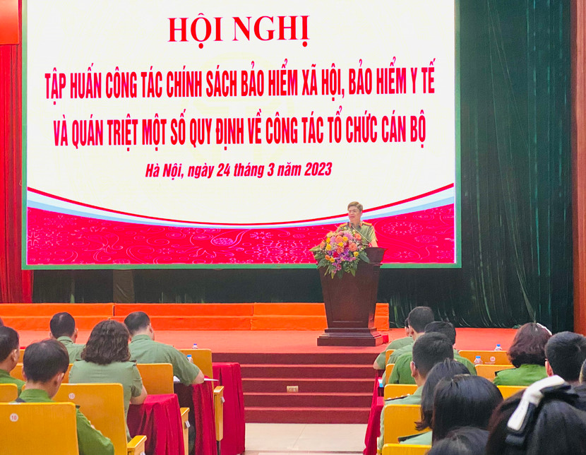 Trung tá Trần Văn Quang – Trưởng phòng Tổ chức cán bộ - CATP Hà Nội phát biểu khai mạc